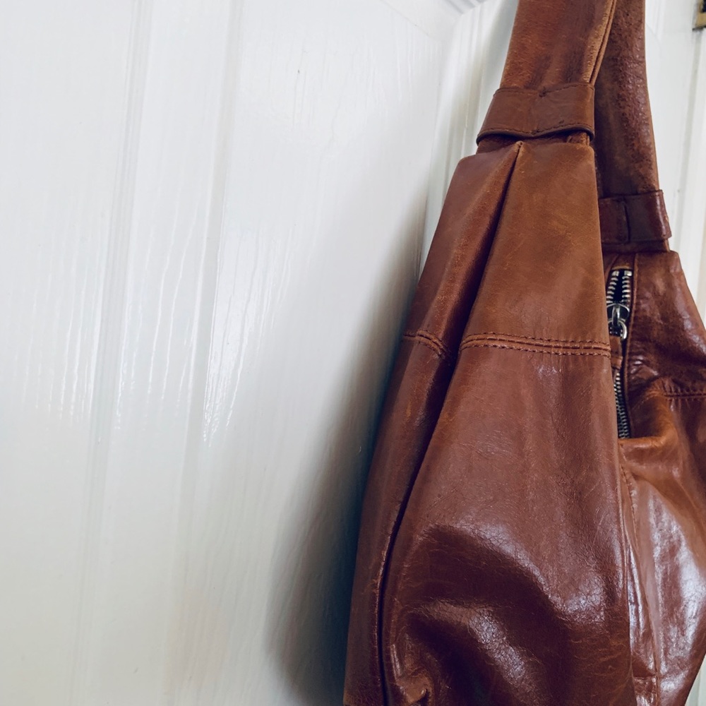 Hobo International Tan Shoulder Bag - Picture 5 of 7